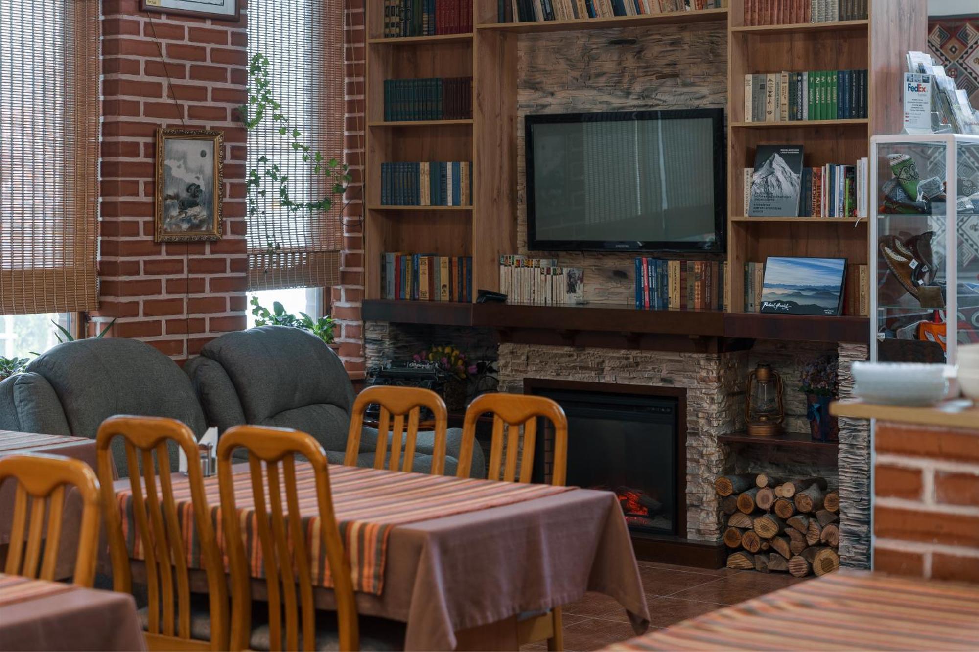 Alpinist Hotel 비슈케크 외부 사진