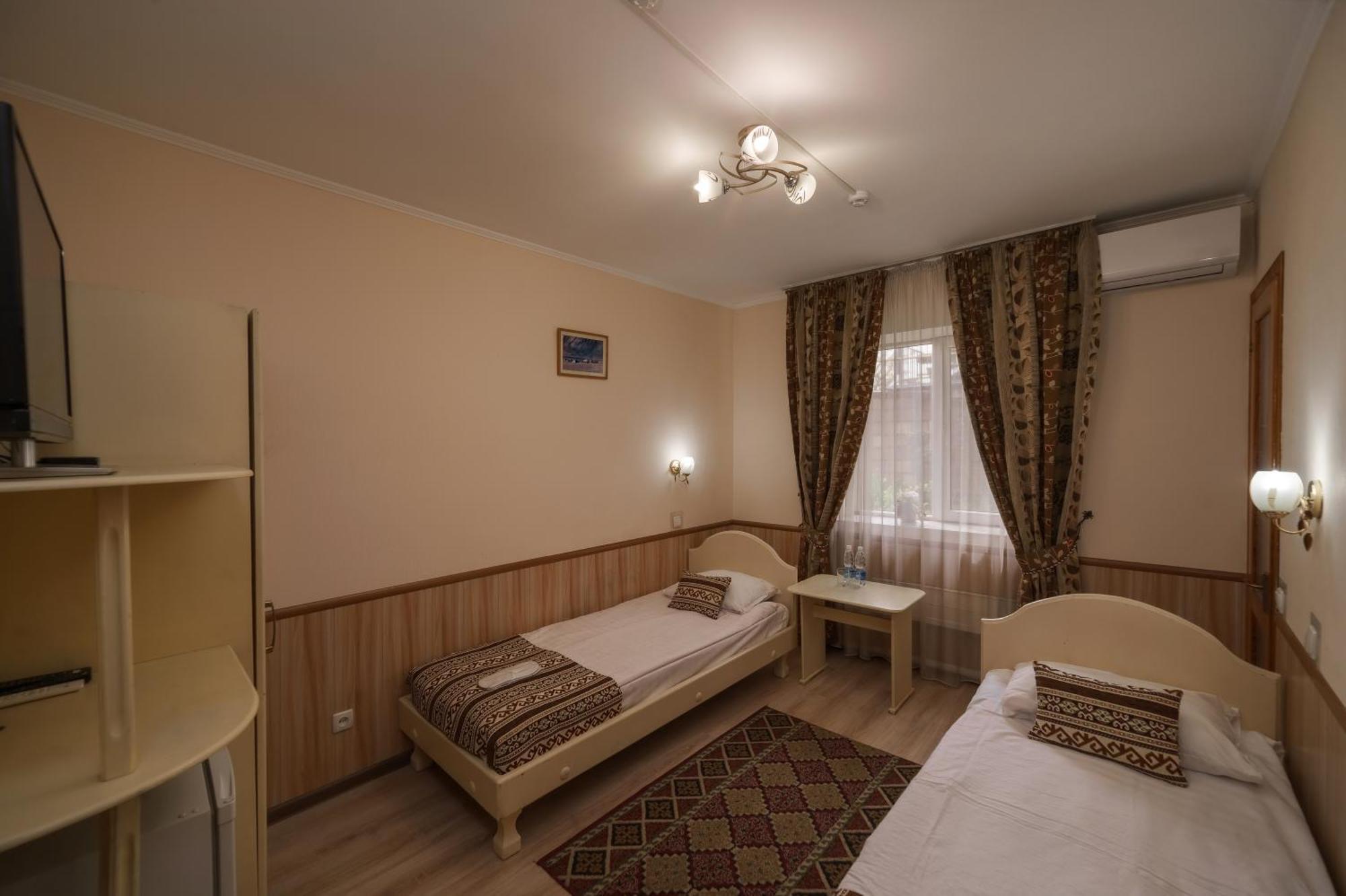 Alpinist Hotel 비슈케크 외부 사진